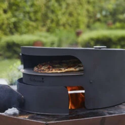 Four à Pizza Dynamic Centre Pour Brasero Nestor Et Jules - Barbecook -Cuisine Grill Magasin four pizza dynamic centre nestor jules barbecook 5404035708071 2